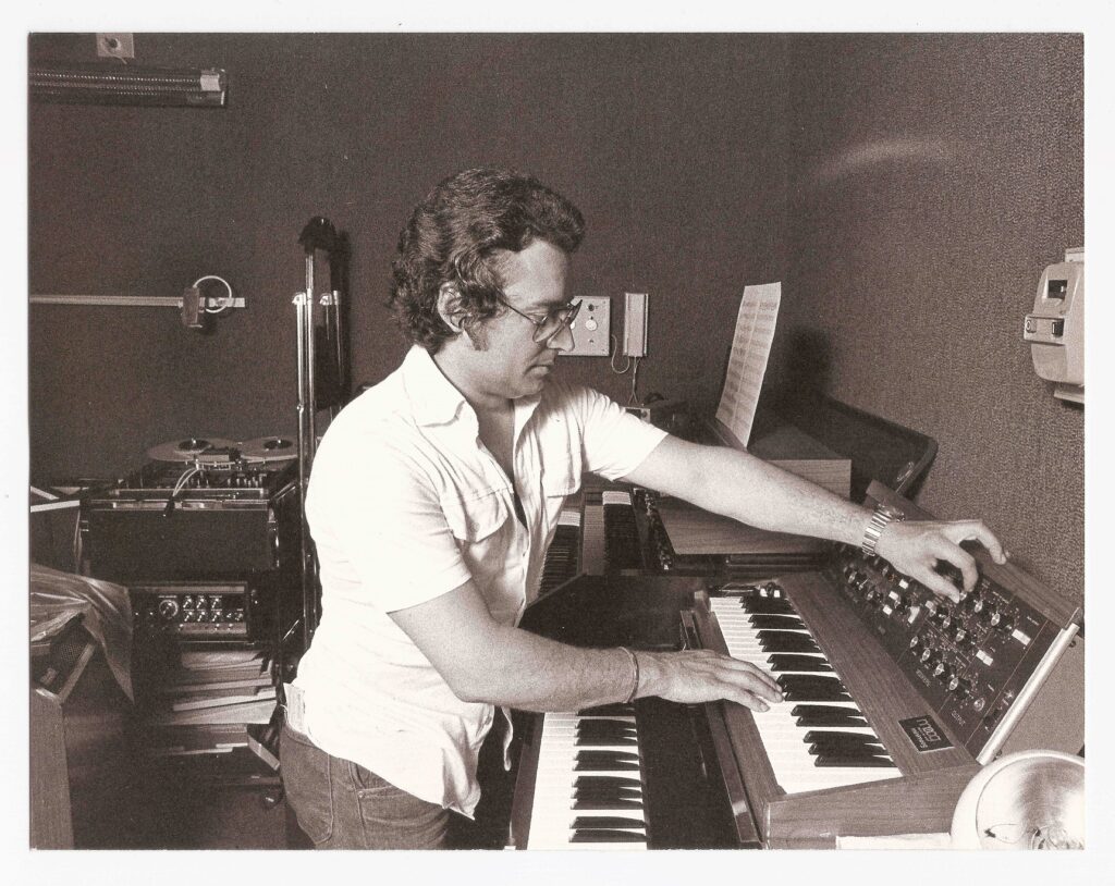 morriconeyouth's tweet photo. Live now! MORRICONE YOUTH's #RIP #OST #Soundtrack Tribute to GIULIANO SORGINI Pt. 1 on EAST VILLAGE RADIO Thu Mar 26 (12-2p ET / 9-11a PT)
https://t.co/uaqCdQ1TSU
#GiulianoSorgini #italiansoundtracks #italianlibrarymusic #fourfliesrecords
(Photo courtesy Four Flies Records) https://t.co/8NMZAsu4Vt