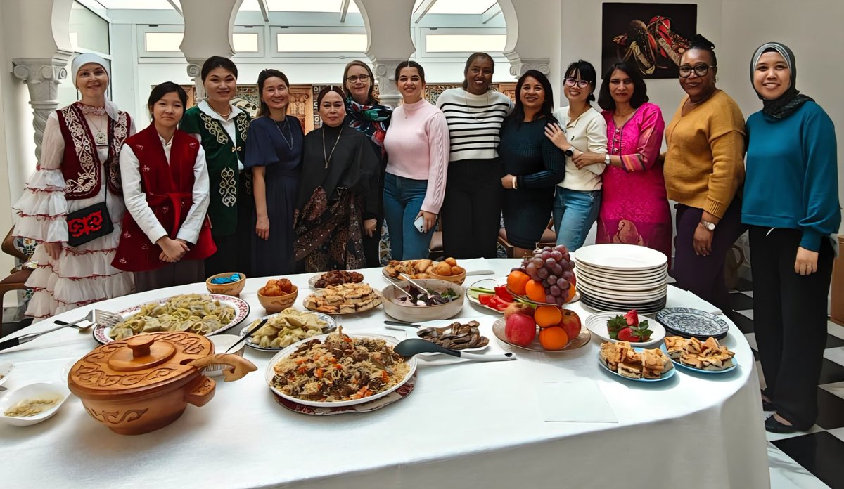 AnuarbekQAZAQ's tweet photo. 🇰🇿💐😋Dans le cadre des célébrations de #Nauryz en #Algérie, atelier #culinaire et présentation de la #cuisine et #traditions nationales Kazakhes ont été organisés pour la première fois en #Alger.
#Kazakhstan #Algeria #AFDA #Food #Africa #CentralAsia #Women #Diplomatie #JeudiFoto https://t.co/Isxy1LVw73