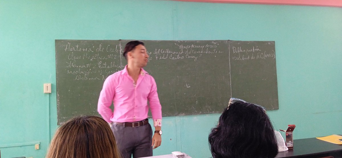leon_pupo's tweet photo. Las asignaturas de Historia de Cuba y Circuitos Eléctricos fueron la escogidas por dos estudiantes de la carrera de ingeniería eléctrica de la @UniversidadMoa para mostrar sus habilidades en el #FestivaldelaClase 
#EducacióndeCalidad https://t.co/jf1fz1UXms