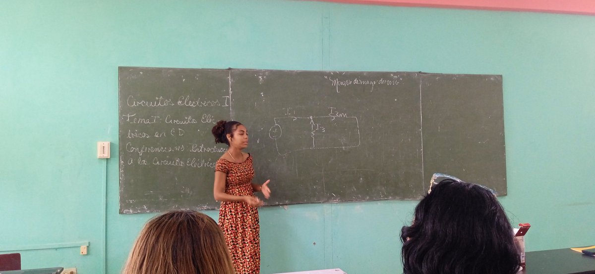 leon_pupo's tweet photo. Las asignaturas de Historia de Cuba y Circuitos Eléctricos fueron la escogidas por dos estudiantes de la carrera de ingeniería eléctrica de la @UniversidadMoa para mostrar sus habilidades en el #FestivaldelaClase 
#EducacióndeCalidad https://t.co/jf1fz1UXms