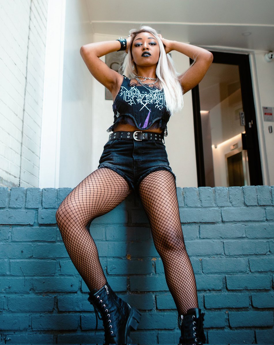 theyasminbenoit's tweet photo. alternative fashion 🤝🏾 asexuals https://t.co/GX5hVZ18zZ