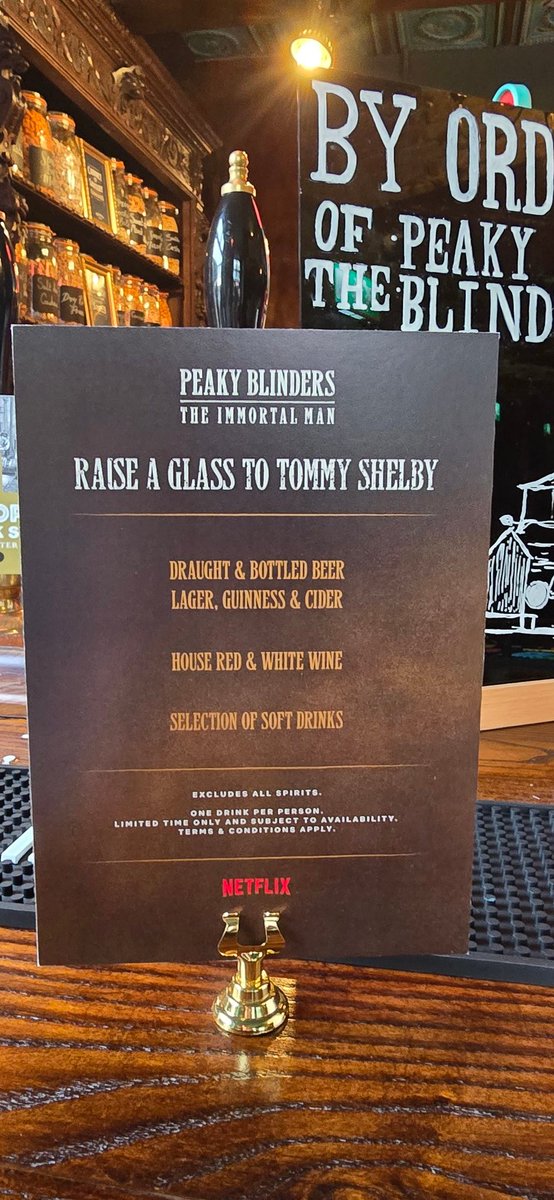 peskyblunders's tweet image. At the Newington Temple pub in Liverpool for a free drink on Tommy Shelby!
#Liverpool #peakyblinders #peakyblindersimmortalman  #immortalman #netflix