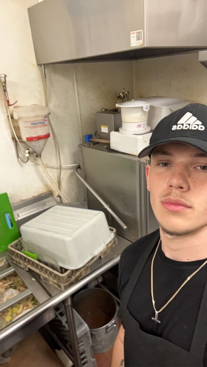 Benjamin_SMC's tweet photo. from washing dishes to partnering with peter tuchman. thank you God https://t.co/eG4tsYk5Sm