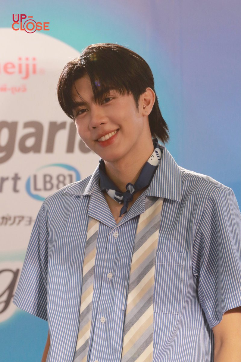 The Up-close tweet media