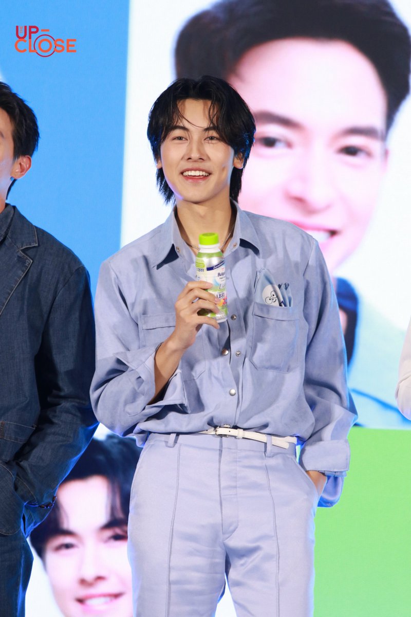 The Up-close tweet media