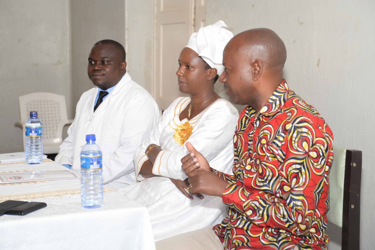 hprcinfo's tweet photo. Visite de Son Excellence l’Ombudsman Burundais à l’Hôpital Prince Régent Charles.Elle avait amené des dons qu’elle a octroyés aux hospitalisés dans les services de maternité, pédiatrie et néonatologie.Elle a exhorté la population de se procurer de la carte d’assistance médicale. https://t.co/13V7TytrRY