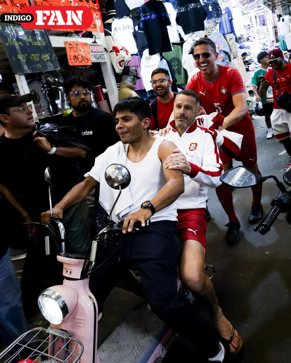 IndigoFAN_'s tweet photo. ¡LA IA PERDIENDO DE NUEVO CONTRA MÉXICO!
Leyendas futbolísticas de Portugal estuvieron ayer en el Barrio Bravo de Tepito. https://t.co/q0fNfYmvp1