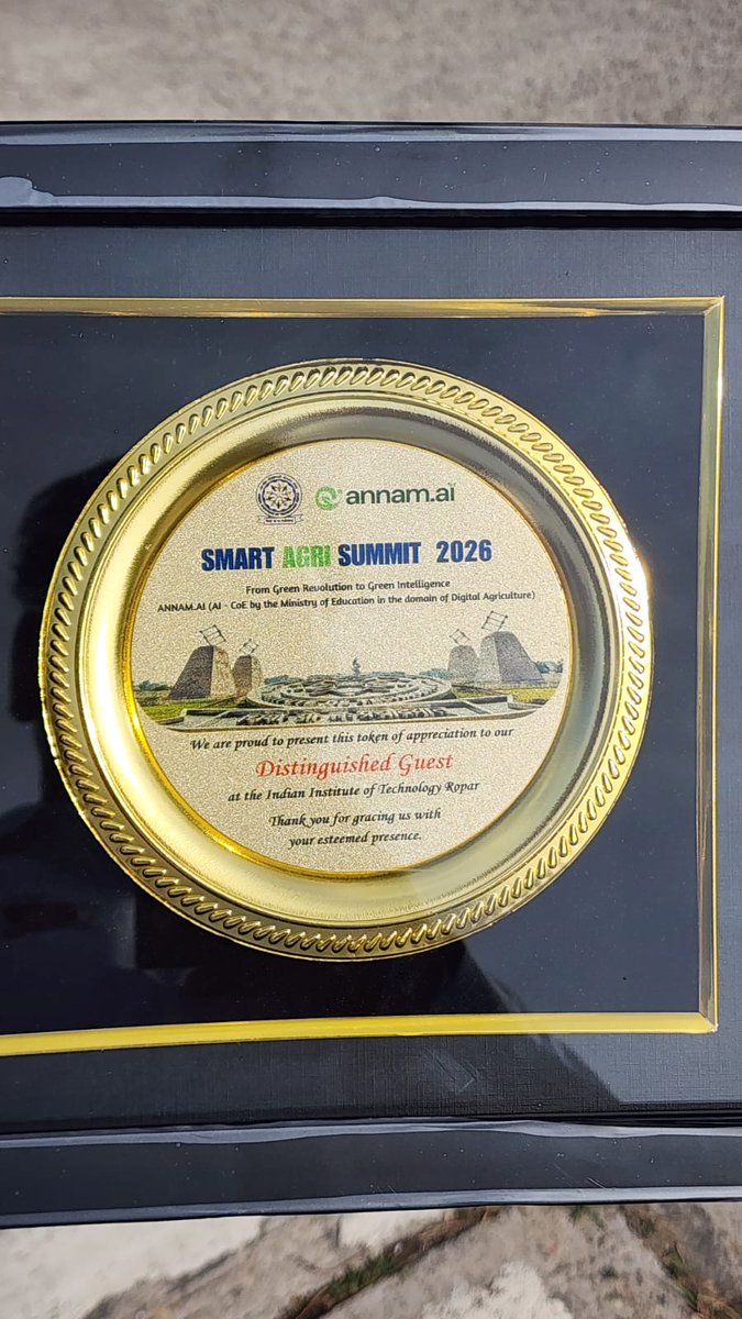 CropsInformati1's tweet photo. It's great to become a part of "Smart Agri Summit" held at #IIT ROPAR by https://t.co/DjRmQedTsa. it's great Initiative by #Ministery of eductaion under govt of india. #AI will play a great role in farming to survive 1.67Billion alives by 2050. We appreciate it. #farming https://t.co/PxZ7aqm3p0