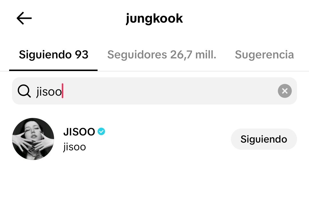 ReMV06's tweet photo. JUNGKOOK SIGUIENDO A LISA Y JISOO EN TIKTOK????? ESTOY SOÑANDO??? https://t.co/fUFBA3CiTO