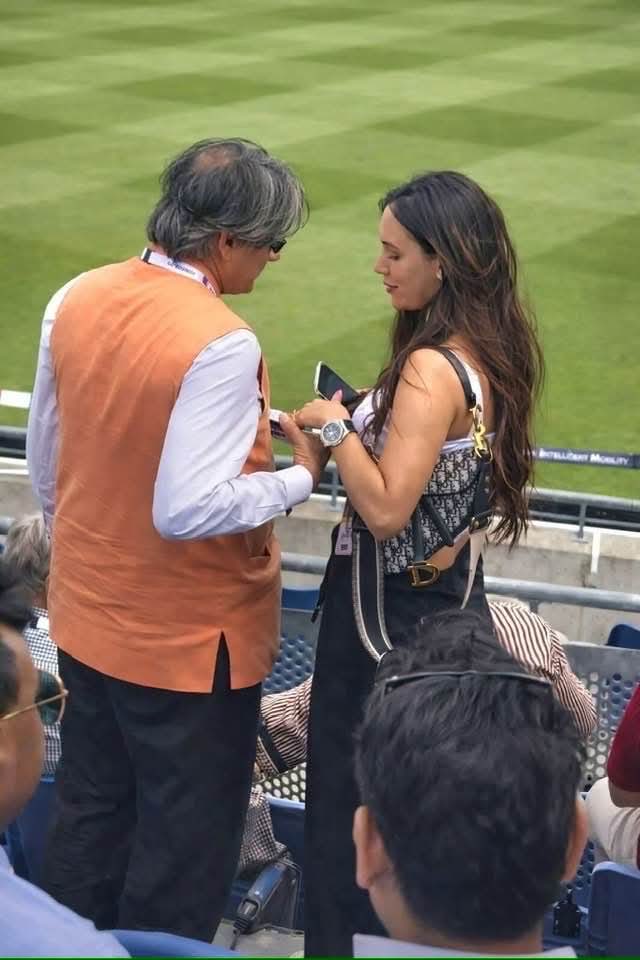 Dr.𝐌𝐫𝐬 𝐌𝐞𝐞𝐧𝐚 𝐤 ツ♡ tweet media