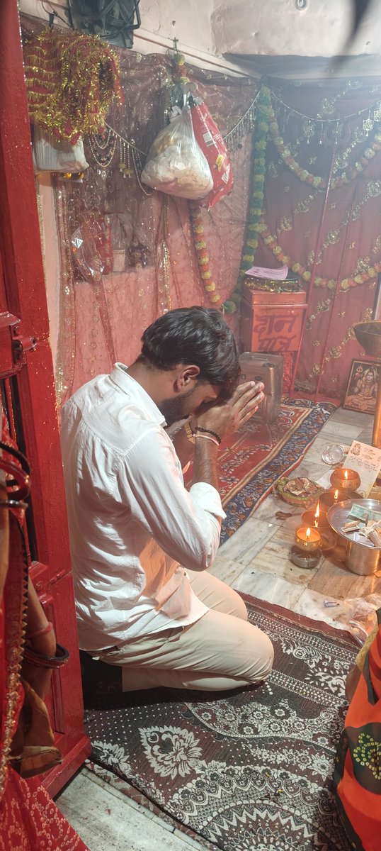 DevPosw's tweet image. आज चामुण्डा माता के मेले में पहुंचकर माता के चरणों मे धोक लगाकर आशीर्वाद लिया।
सभी क्षेत्रवासियों की खुशहाली और भविष्य कि मंगल कामना की । ❣️🚩🙏
#hilights #tranding #photooftheday