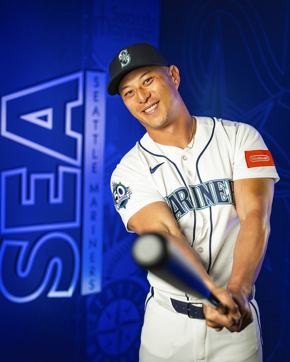 Mariners's tweet photo. We have a pair of #OpeningDay birthdays 🙌

HBD, Rob Refsnyder and Kevin Seitzer! https://t.co/5W7aBVFoPf
