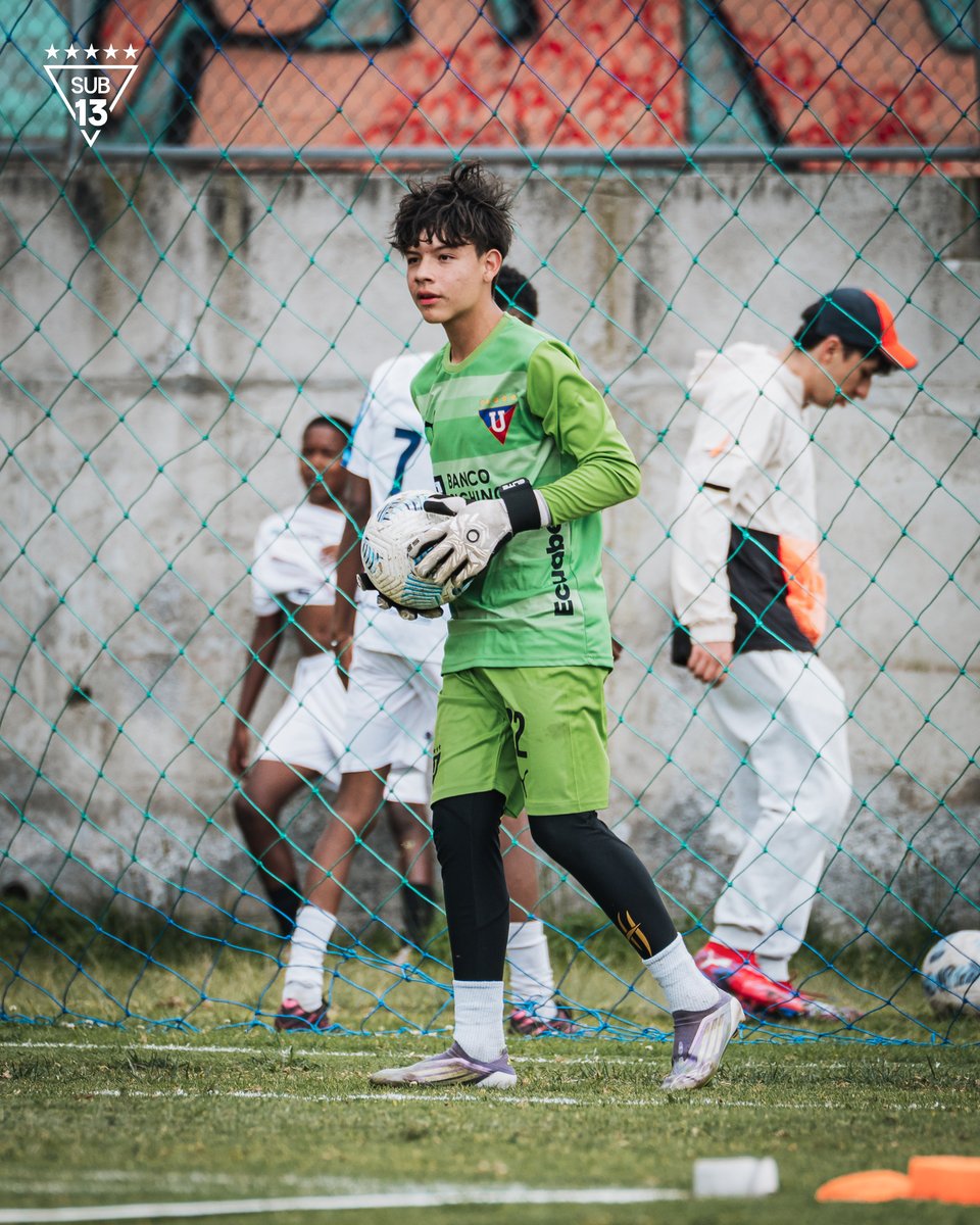 Formativas LDU tweet media