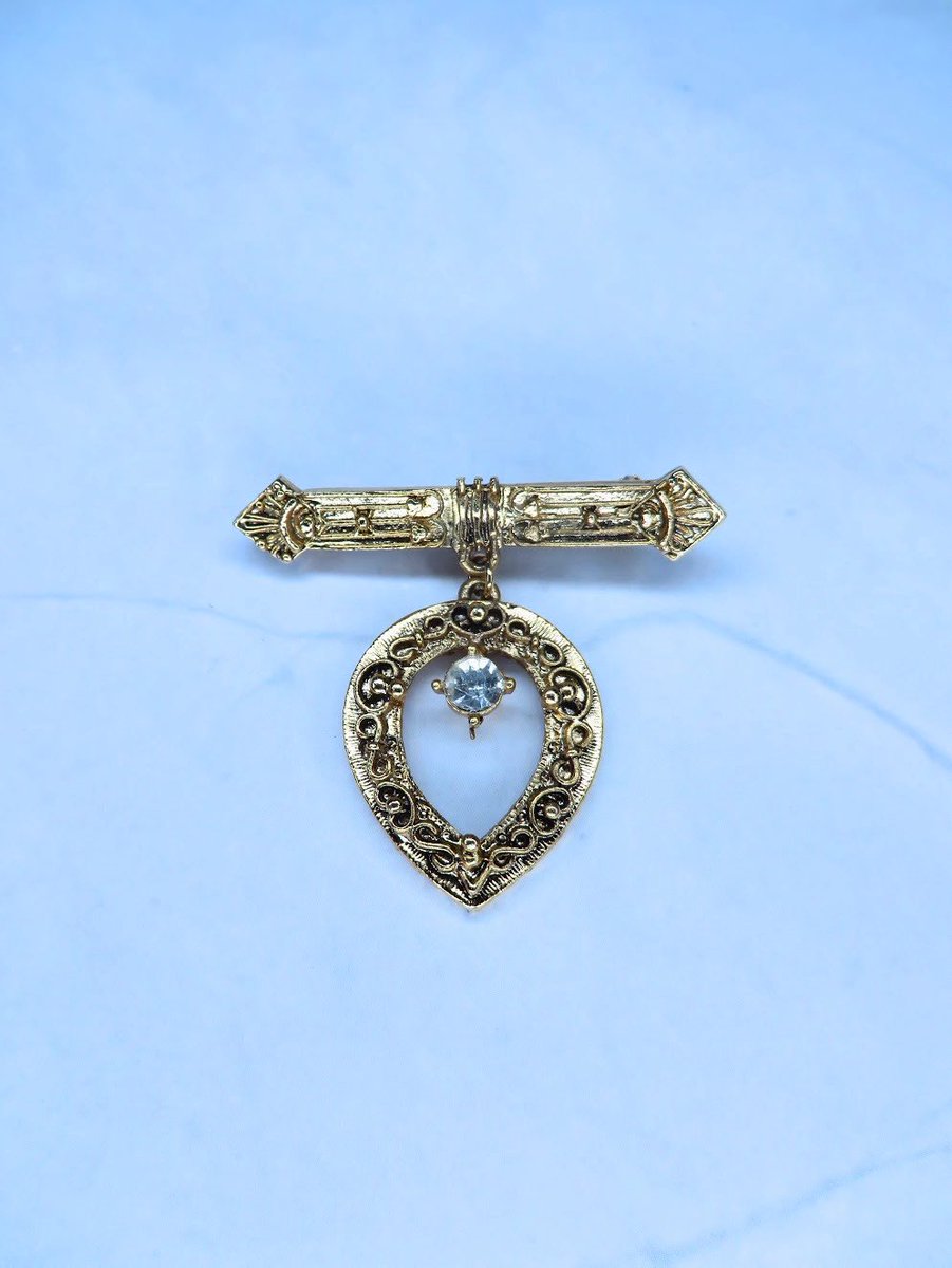 secondannstore's tweet image. Collected Over Time
Pieces we couldn’t leave behind!

Our collection of vintage pins at SecondAnnStore.com | Offers always welcome. 

#SecondAnnStore #ShopWithSAS #VintagePins #SmallShopFinds #VintageAccessories