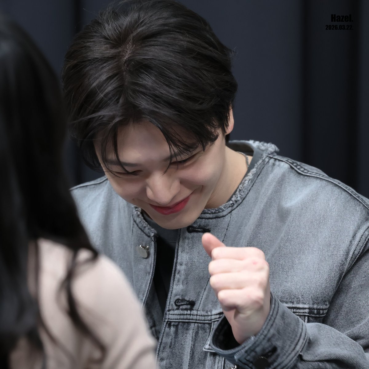 xmbitter's tweet photo. 260322 #육성재 시그 대면 팬사인회 

         볼찌빵 中                   →                  볼찌빵 後 https://t.co/JVw3ZsEmKx
