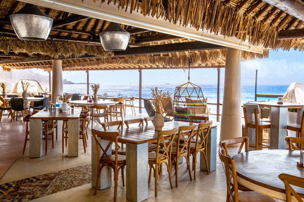 MagicalDIStract's tweet photo. Feast your eyes on ocean views — and your appetite on Greek cuisine at Royal Beach Club Santorini 🇬🇷✨ From your welcome drink to gyros and savory bites, this stop serves up flavor and views.

Ready to taste it for yourself? Let’s start planning your Santorini escape! https://t.co/ScFmOTuptD
