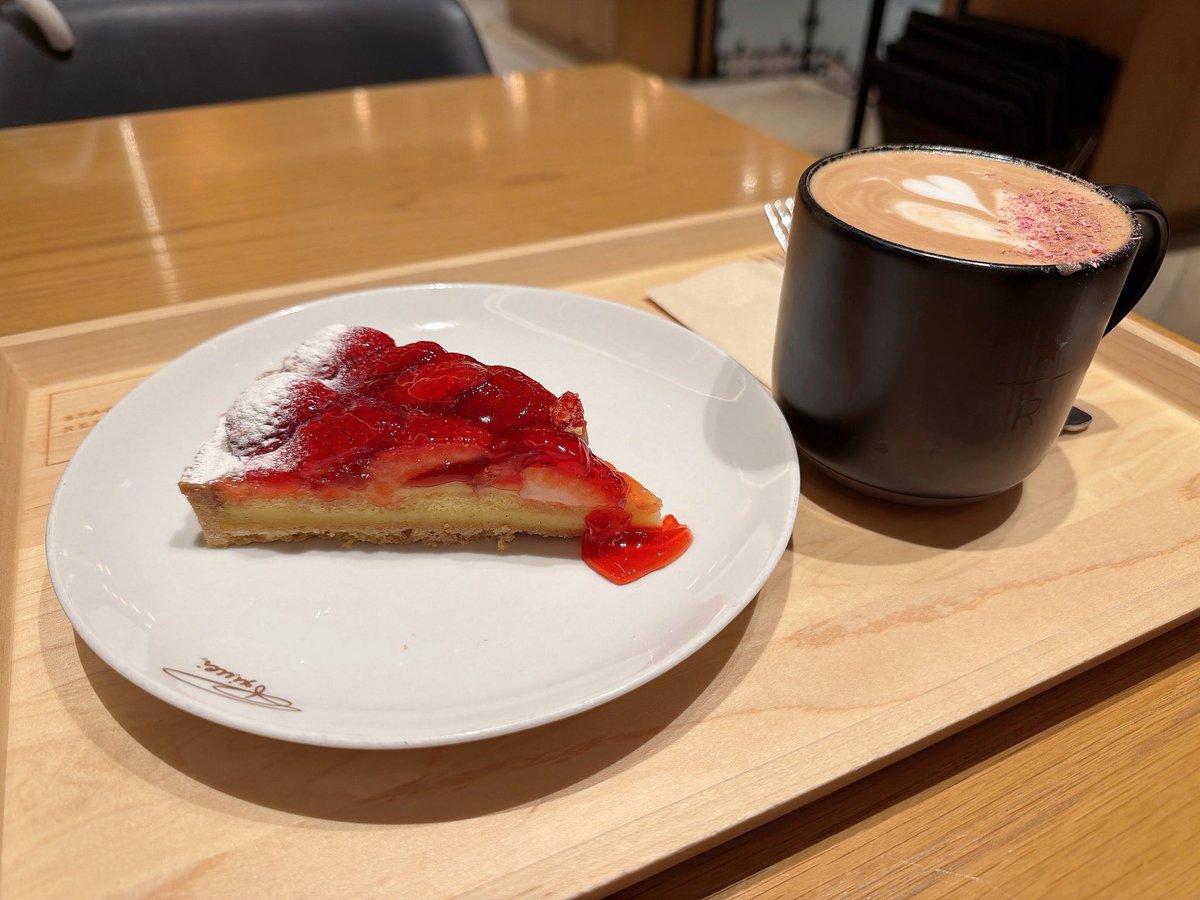 RUBY_UOxOU's tweet photo. 今日抜糸痛かったからご褒美スタバしよーって思ったらすごいスタバに当たった🌟 https://t.co/7clhPMRUEg