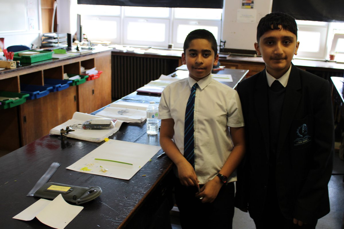 DerbyHighSci's tweet photo. Currently, our Year 7s are learning about reproduction and have gotten the chance to dissect a flower! They were 'Egg'static when they could see the reproductive organs and identify them themselves. https://t.co/FjWqHNPXKj
