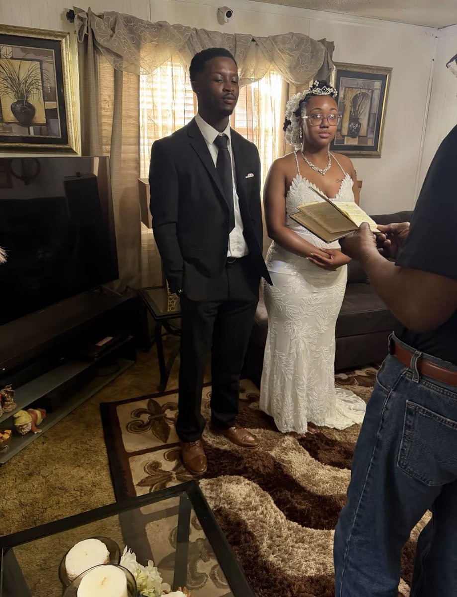 ItsAmahAdoma's tweet photo. Most guys dream wedding. 🌚 https://t.co/5Nl26B2i5d