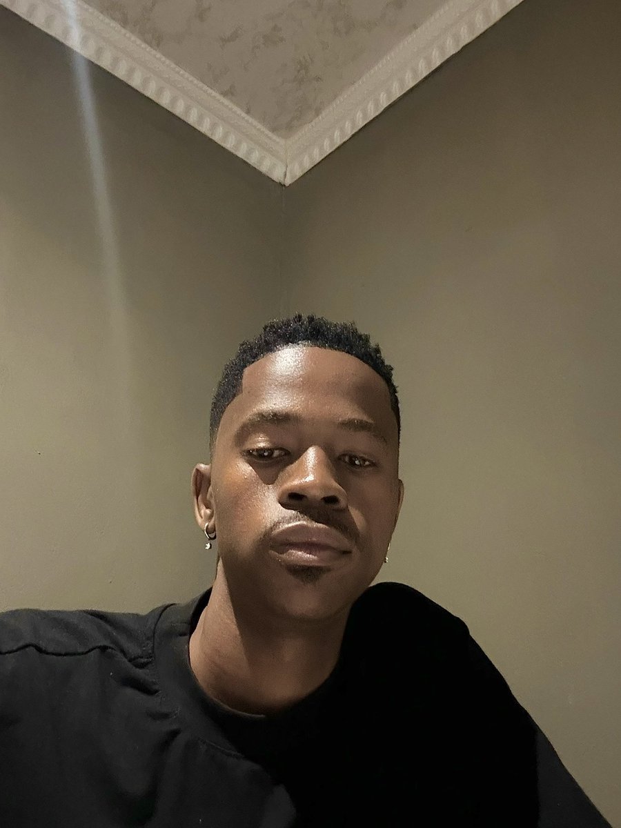 BEE 🐝 tweet media