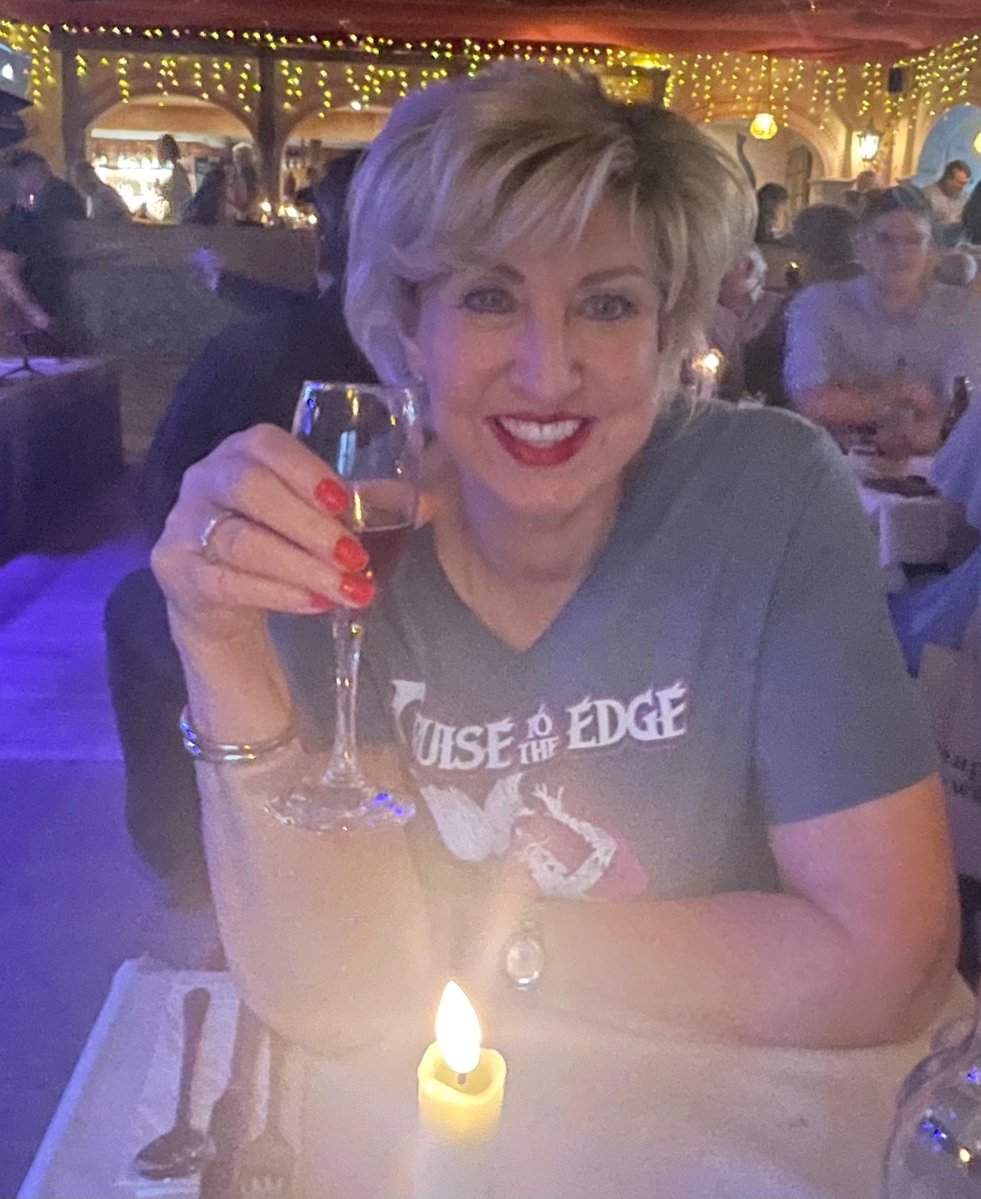 Mystic Queen of Maybe (Jan) & Teddy 🐈⬛ tweet media