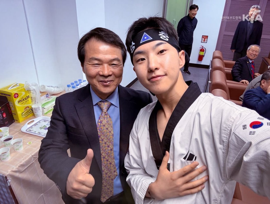 mina ౨ৎ tweet media