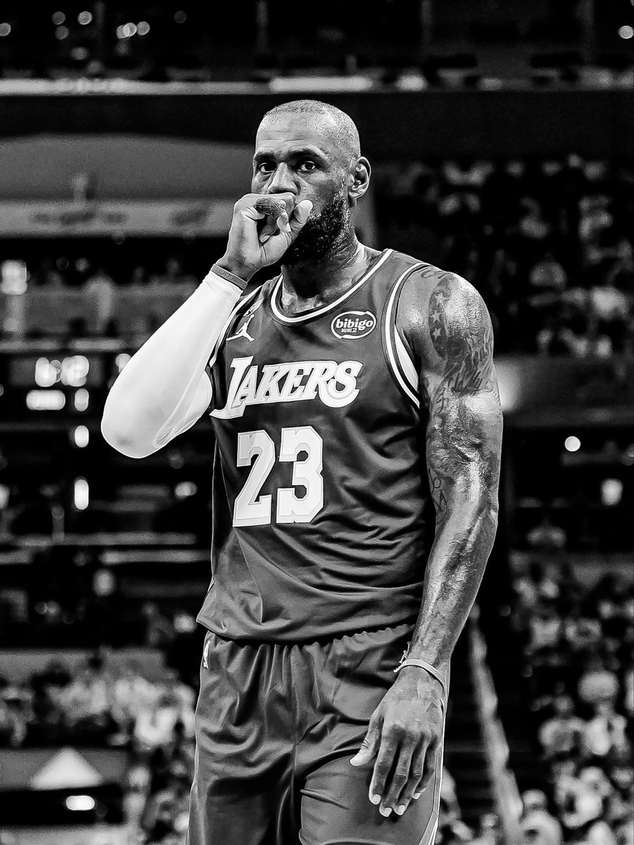 Lakers Lead tweet media