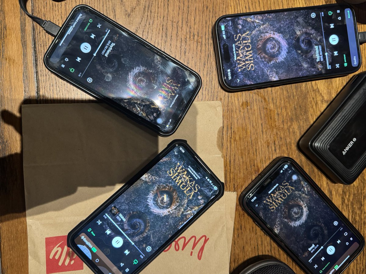 Listening party sa kanya kanyang phone. Woot wooot!!!🍾🎧🎶

P-POP KINGS COMEBACK
SB19 WaS ALBUM RELEASE
<a href="/SB19Official/">SB19 Official</a> #SB19
#WakasAtSimula