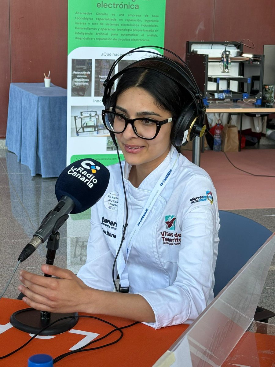 laradiocanaria's tweet photo. 💻🍽️ "SmartEconomato" es un proyecto del CIFP Virgen de Candelaria que digitaliza la gestión de economatos en Hostelería y Turismo.

🗣️ Nos lo cuentan David Escuder y Alba Raya, profesor y alumna del centro.

📻 @RoscasCotufas | @Andreaperezmdz 
📡 https://t.co/Rkqwj1b5KO https://t.co/XNnjQJVv9O
