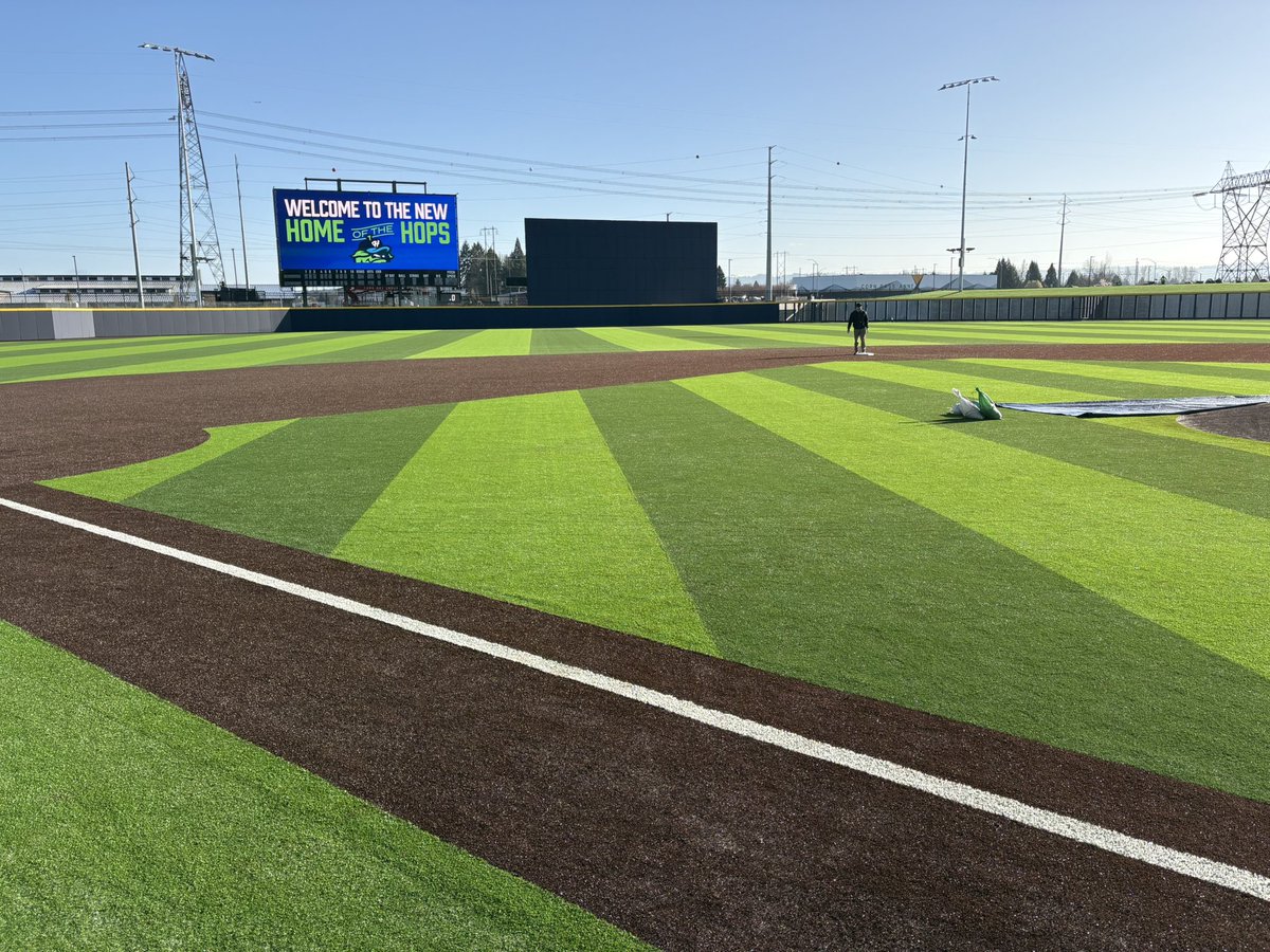 jamcamman's tweet photo. Join us on @fox12oregon  as @DebraGil gives us a sneak peak inside the new  @HillsboroHops stadium https://t.co/EVpdukCaQC