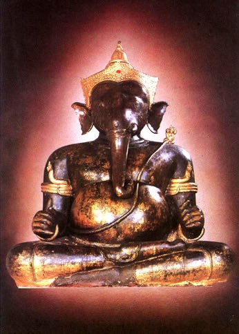 omganesh88999v2's tweet photo. อีกที่หนึ่งที่แนะนำอยากให้ทุกคนไปไหว้ขอพรกันก็คือ ‘พระพิฆเนศ’ แห่งเทวสถานโบสถ์พราหมณ์ (เสาชิงช้า) เป็นอีกที่ ที่จะบอกว่าพลังงานดีมากๆค่ะ โบร่ำโบราณสุดๆ ขอพรในเรื่องของความสำเร็จในหน้าที่การงาน อย่างที่รู้กันค่ะ องค์พ่อเลิฟการประทานเงินที่มาพร้อมงานมาก ปล.ห้ามถ่ายรูปในโบสถ์นะคะ^^ https://t.co/CnTL7MAUY6