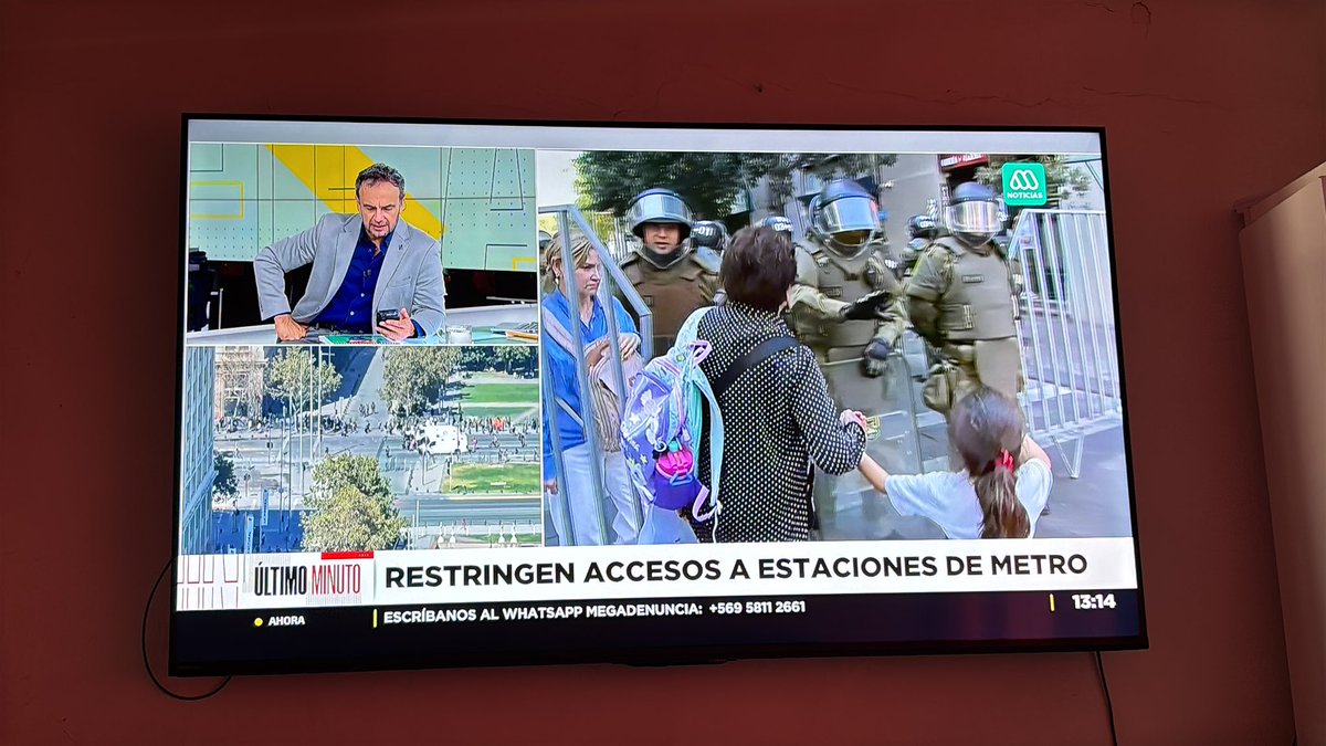 fernvndozg's tweet photo. @joseantoniokast @GobiernodeChile por favor hagan algo !! No es justo para los que trabajamos que nos estorben así https://t.co/1bXLkFtBhy