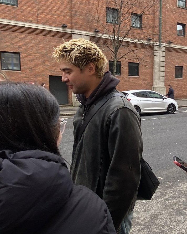 5SOST0URUPDATES's tweet photo. More of Calum while meeting some fans today via @rhiwe5S0S! 

#BelfastIsAStar #EASBelfast https://t.co/BaQIKnQhpK