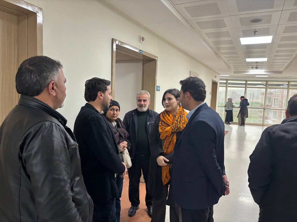 Siirt Eğitim ve Araştırma Hastanesi'nde yatan yurttaşlarımızı ziyaret ettik. Tüm yurttaşlarımızın sağlıklarına kavuşmasını ve geçmiş olsun dileklerimi iletiyorum. 
<a href="/DemSiirt/">DEM PARTİ SİİRT İL ÖRGÜTÜ</a> 
<a href="/avkenanbilge/">Kenan Bilge</a> 
<a href="/revsanarslan56/">Rewșan Arslan</a>