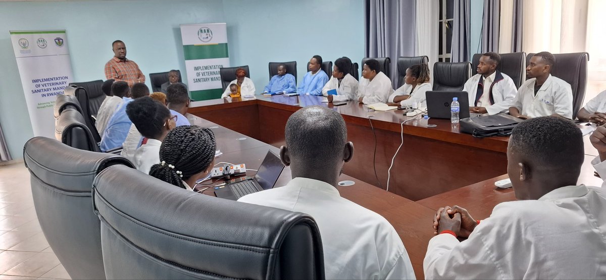 RwandaVets1's tweet photo. 1/2

this afternoon we were privileged to have hosted @FabriceNdayise4 HoD, @RwandaAgriBoard as part of the ongoing #RCVD_ #RDDPII training of veterinary practitioners  under sanitary Mandate in #Nyagatare,on planning and Management of Dairy Farm. https://t.co/N6JBRG2ReW