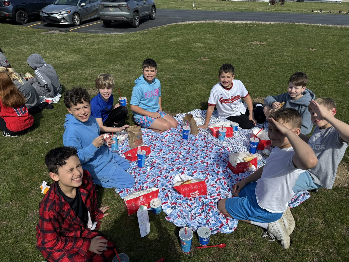 MrsEhrhardt_'s tweet photo. These students are enjoying a Dairy Queen lunch today that they purchased with their money earned from 3rd quarter. Way to go! 🍦 https://t.co/6w1wKufKtt