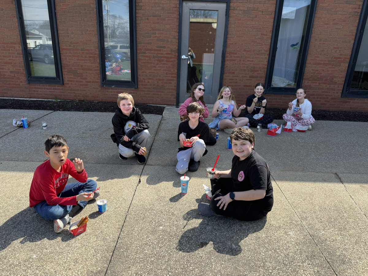 MrsEhrhardt_'s tweet photo. These students are enjoying a Dairy Queen lunch today that they purchased with their money earned from 3rd quarter. Way to go! 🍦 https://t.co/6w1wKufKtt