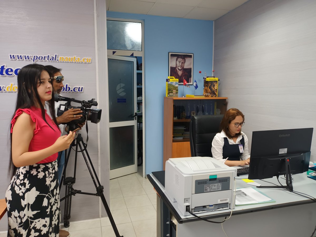 ETECSAGranma's tweet photo. Hoy día de grabación con la @CNCTVGranma sobre nauta Hogar, aclarando inquietudes de la población. @AnalaisyG https://t.co/UmYmVQmjLY