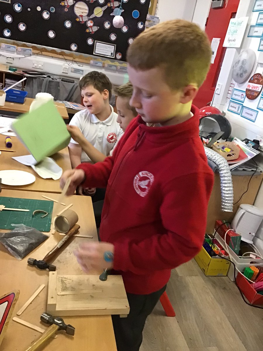kincraigyear5's tweet photo. In DT we are looking at wheels,pulleys and levers and the role that they each play! #DesignTechnology #science #Art https://t.co/gWTV0DIEDP