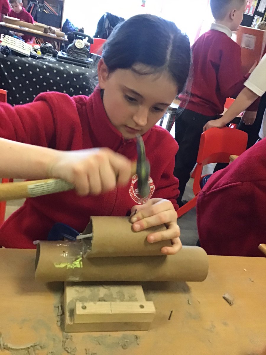 kincraigyear5's tweet photo. In DT we are looking at wheels,pulleys and levers and the role that they each play! #DesignTechnology #science #Art https://t.co/gWTV0DIEDP