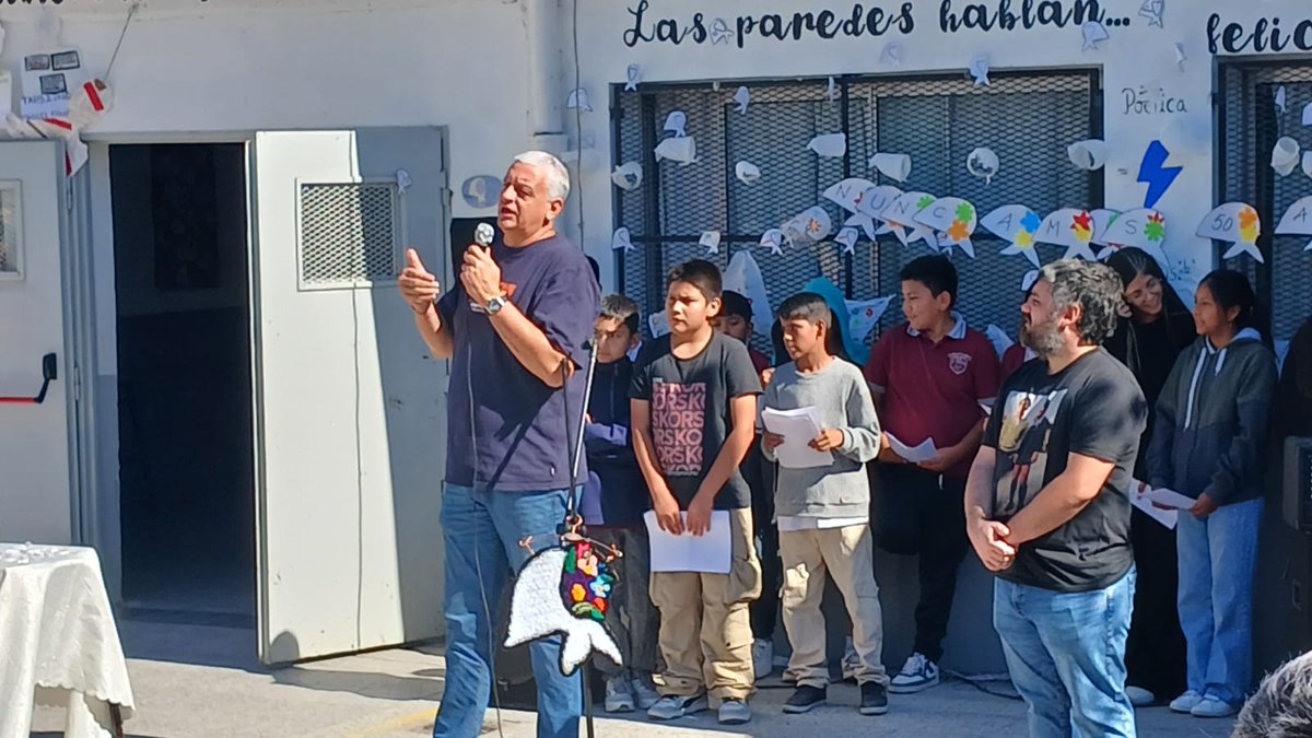 pietragallahora's tweet photo. Hoy estuvimos junto a @mojatignanelli  en la Escuela Secundaria N°75  de  Gregorio de Laferrere.
Los alumnis  hicieron un trabajo para jóvenes y memoria sobre la historia de los desaparecidos del barrio  y  descubrimos  una placa  que valora  el trabajo realizado y el conpromiso de docentes y alumnos.