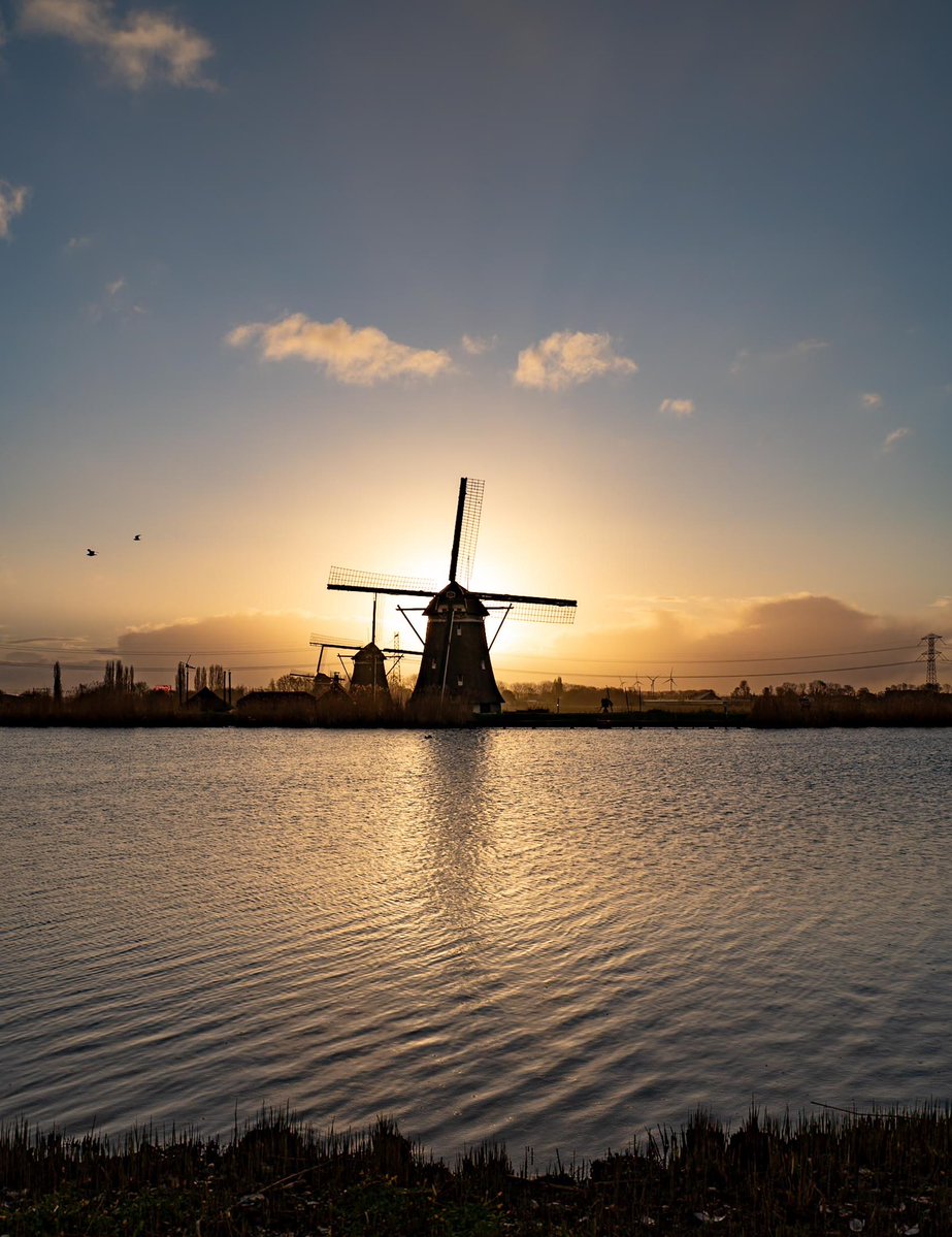 JPKalkman's tweet image. Vandaag viel de #regen mee, maar we zijn altijd bezig om de waterpeilen te meten en bij te sturen. Daarom samen met collega Bart op pad om de meetinstrumenten te controleren en het gemaal af te stellen. #Waterschap werkt!