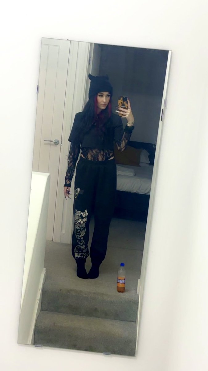 Vix_Hopeless🖤 tweet media