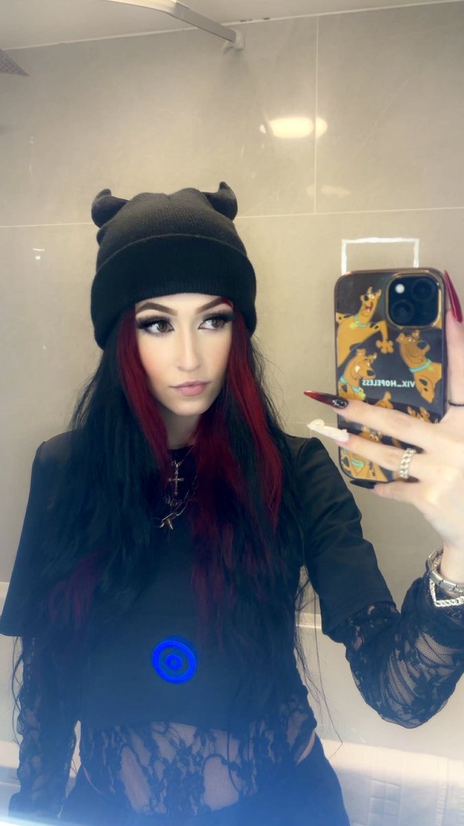 Vix_Hopeless🖤 tweet media