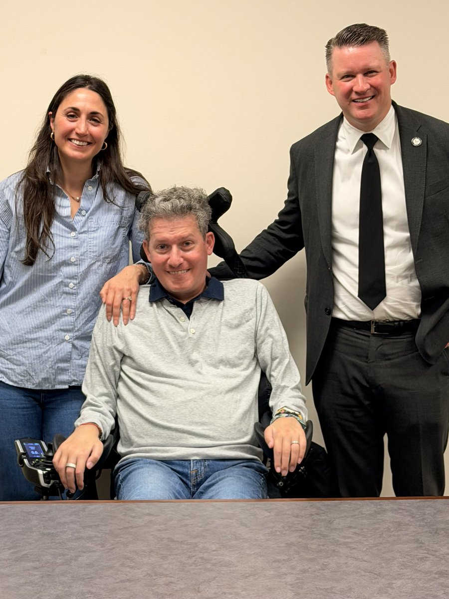 Brian Wallach tweet media