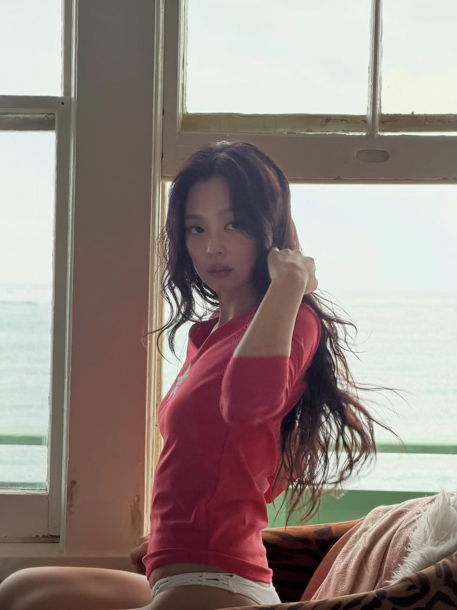 JENNIE NEWS tweet media