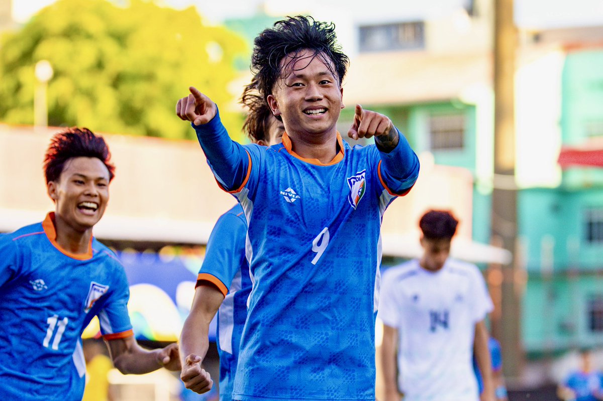 IndianFootball's tweet image. India blank Pakistan in #U20SAFF2026 opener to secure semi-final spot 🔥

Check out the link to read the match report 🔗
tinyurl.com/53sncxyt

#INDPAK #BlueColts #IndianFootball ⚽️