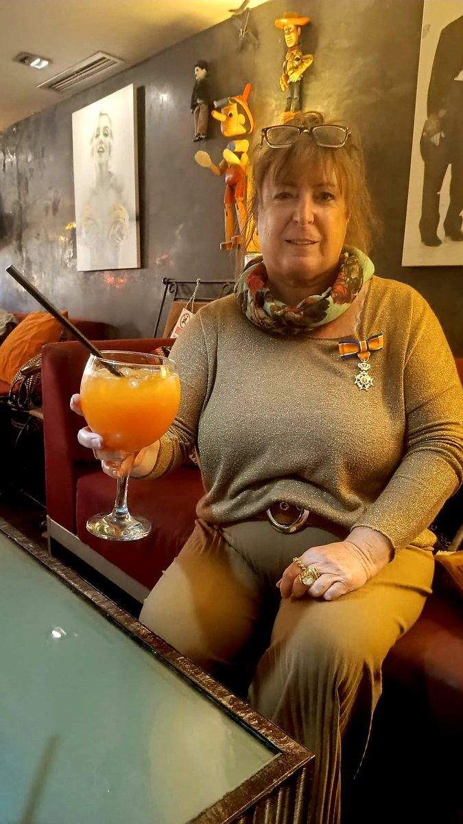 Helmen Vol Verhalen tweet media