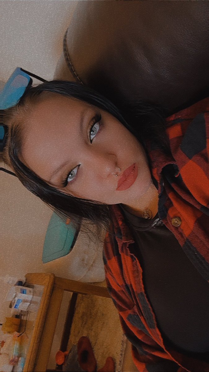 Emmaof25's tweet photo. Looking for someone to pay for my existence where the #sugardaddies at https://t.co/We4JAc3gsL