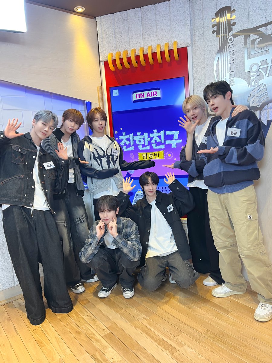 TUNEXX_official's tweet photo. #off_TUNE
260326 #친한친구방송반
#TUNEXX #튜넥스 https://t.co/ucHp5x3pEB